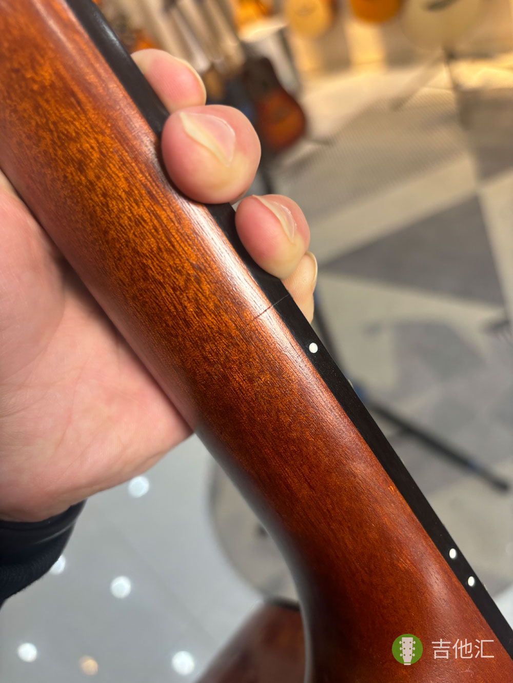 雅马哈FG700S 琴颈压痕实拍图