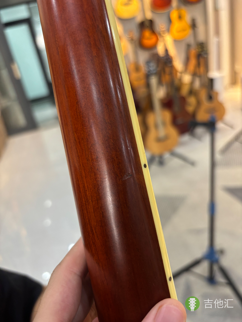 雅马哈FGTA 琴颈磕碰实拍图