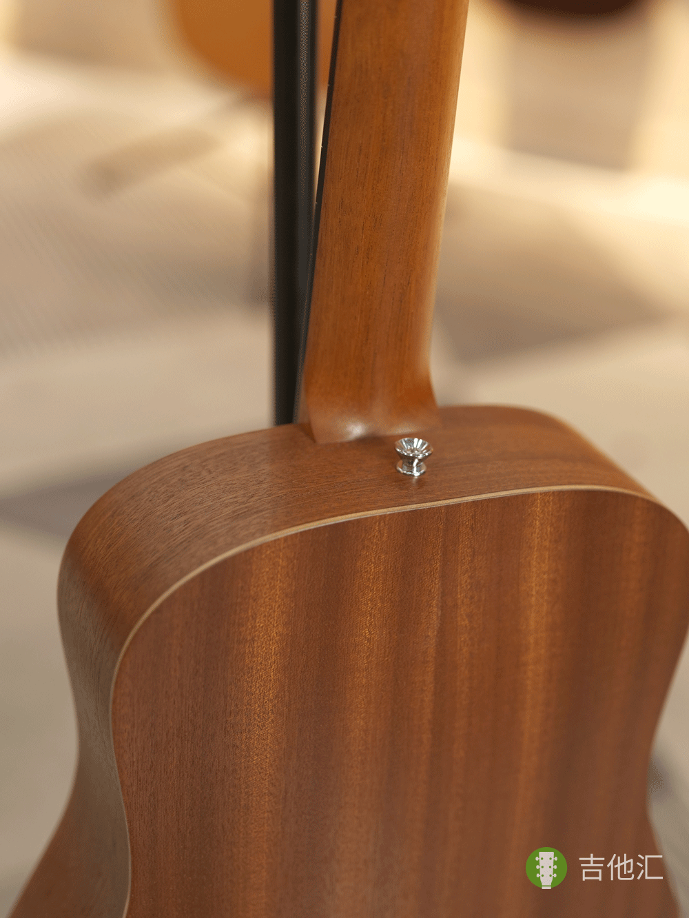 泰勒BT2 琴颈接柄处实拍图