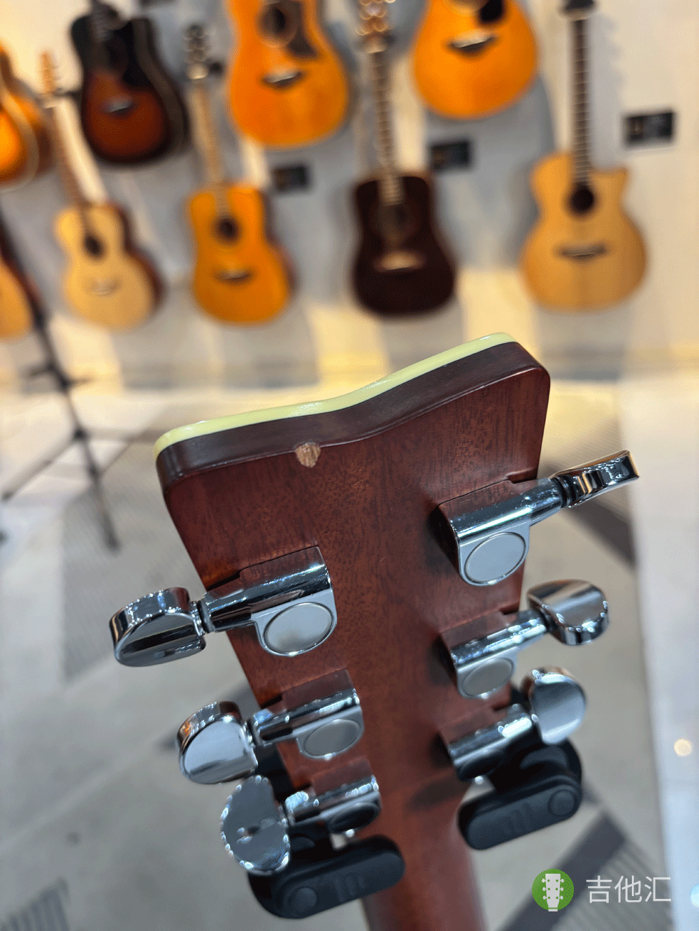 雅马哈FG830 琴头磕碰实拍图