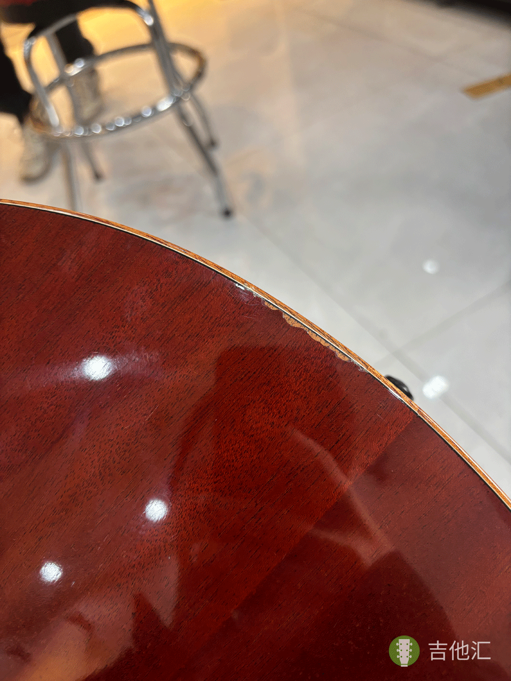 雅马哈FS850 背板磕碰实拍图