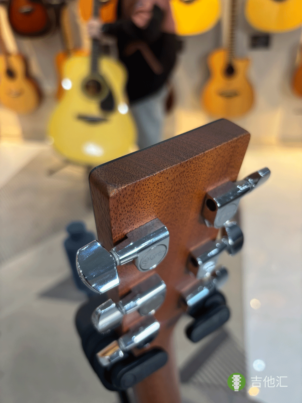 马丁GPCX1AE-20th 琴头磕碰实拍图