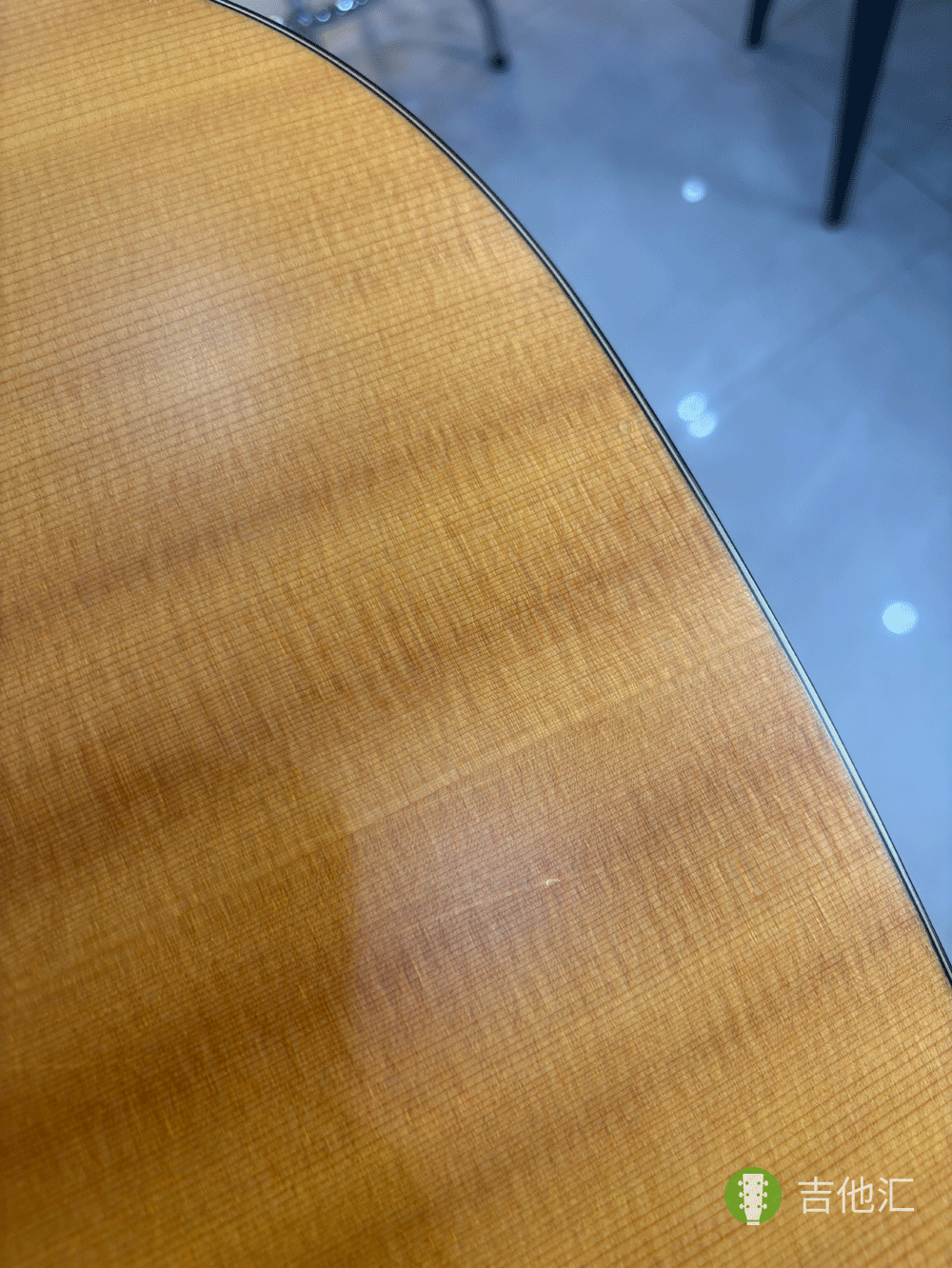 伊斯特曼E1D 面板磕碰实拍图