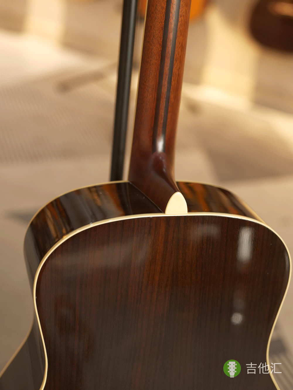 雅马哈LL6 琴颈接柄处实拍图