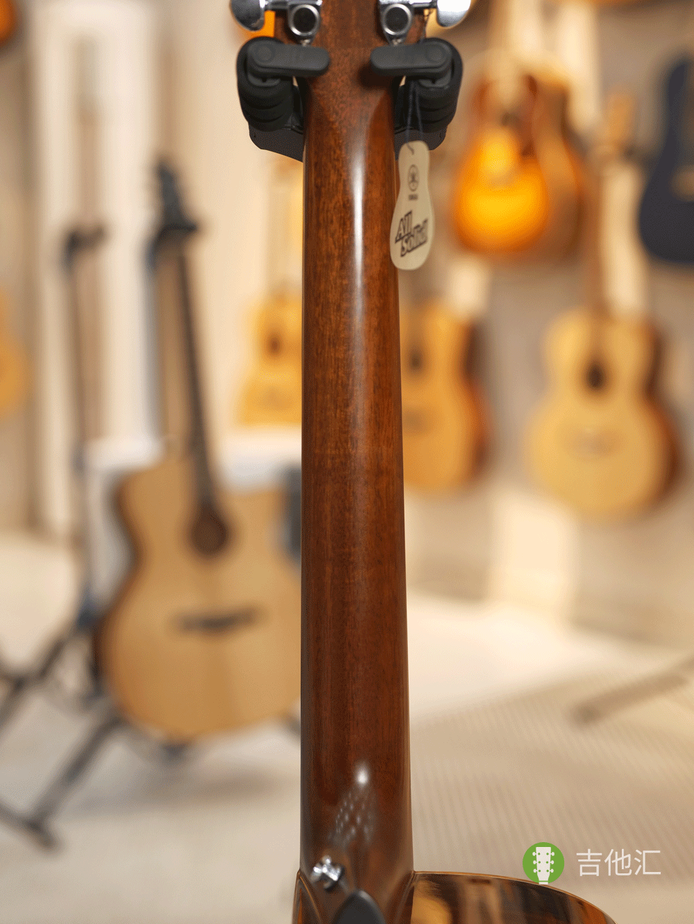 雅马哈A3R 琴颈实拍图