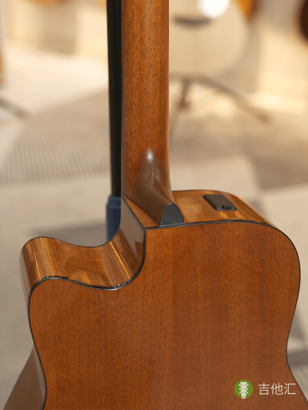 雅马哈FGX800CVN 琴颈接柄处实拍图