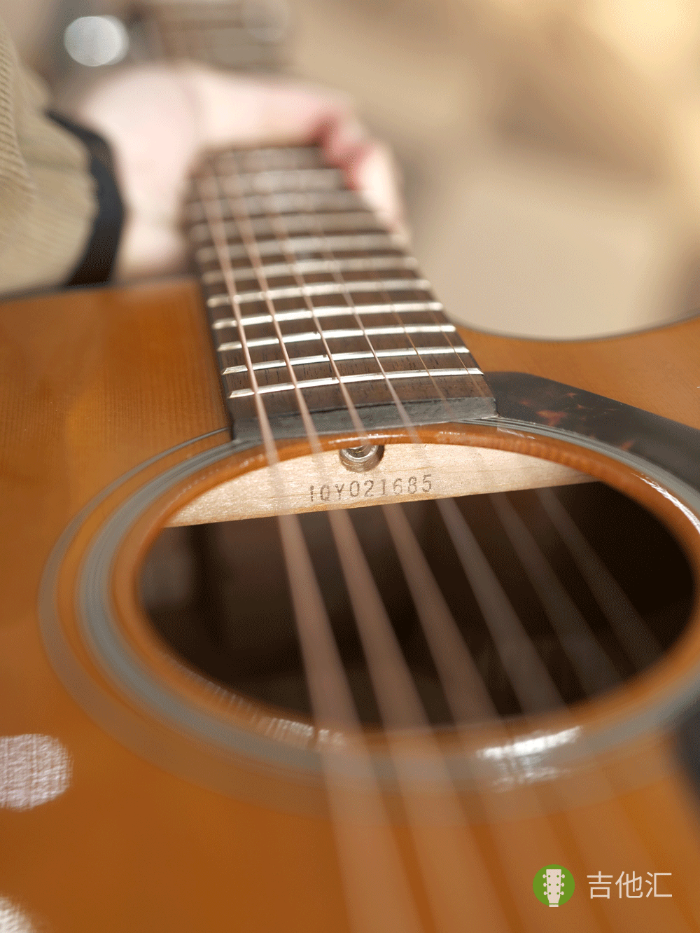 雅马哈FGX800CVN 音孔编码实拍图