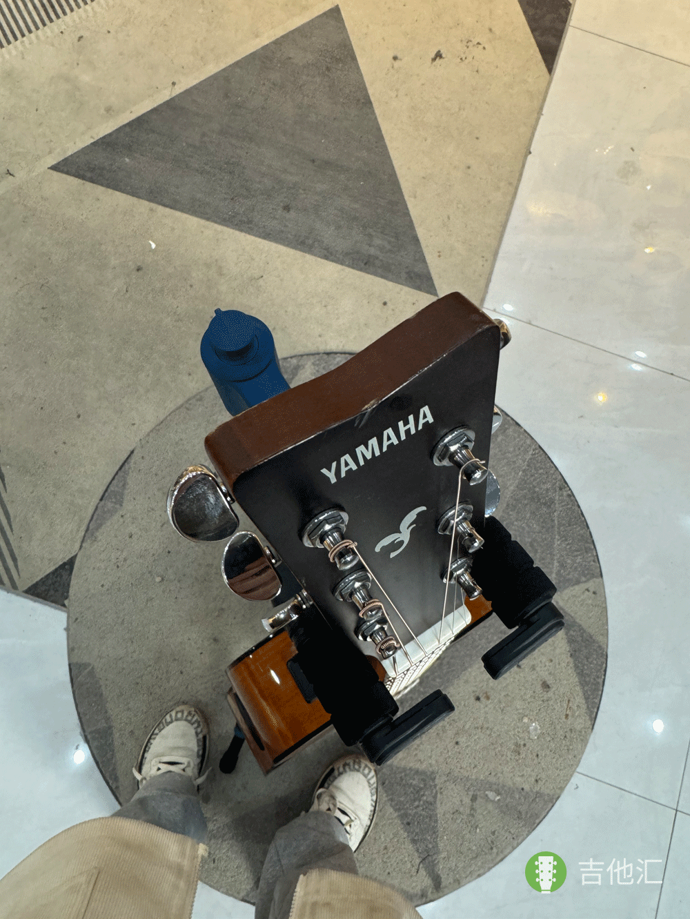 雅马哈FGX800CVN 琴头磕碰实拍图