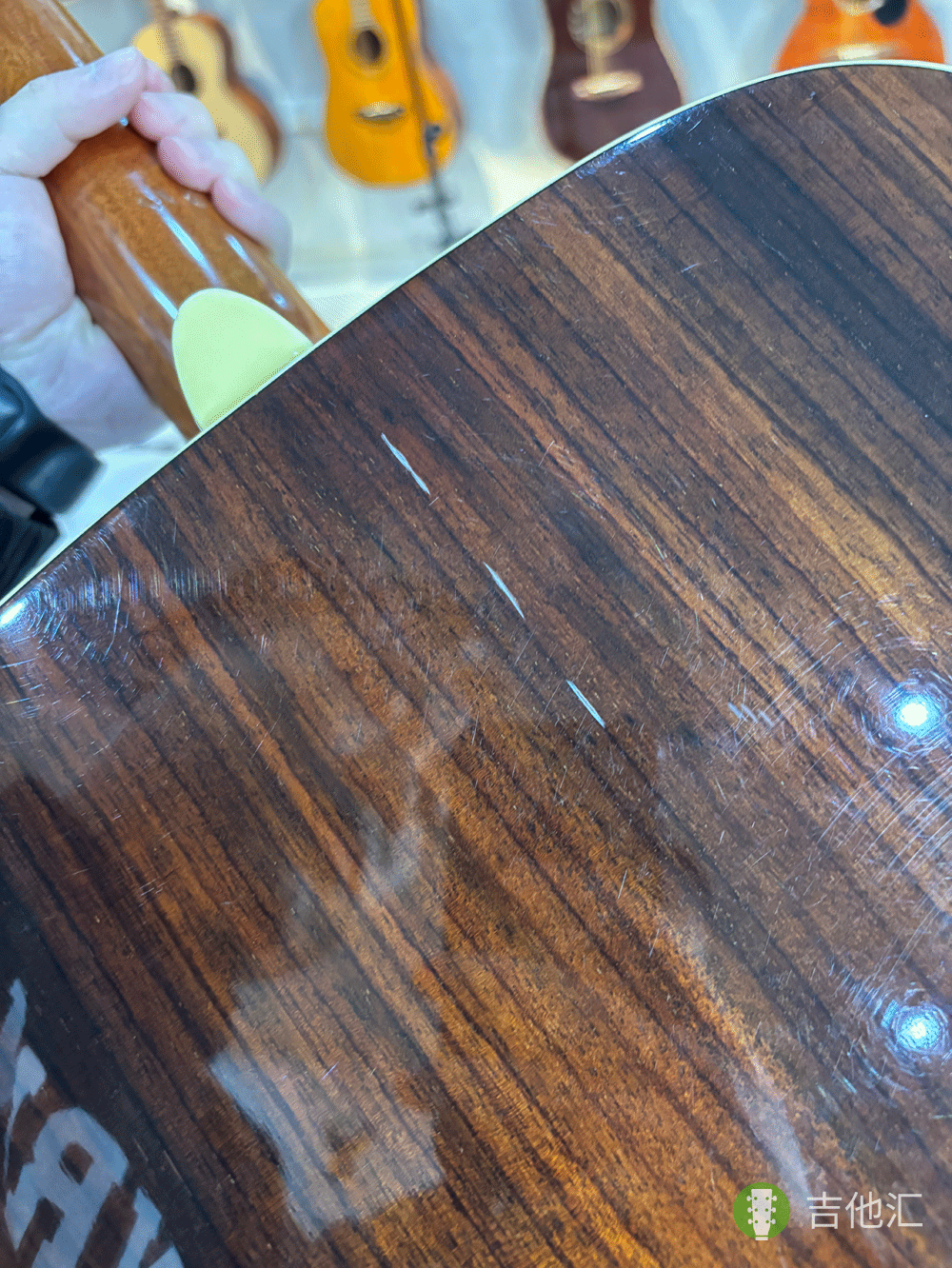 雅马哈FG730S 背板磕碰实拍图