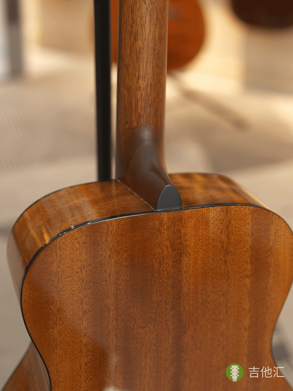 雅马哈FS800 琴颈接柄处实拍图
