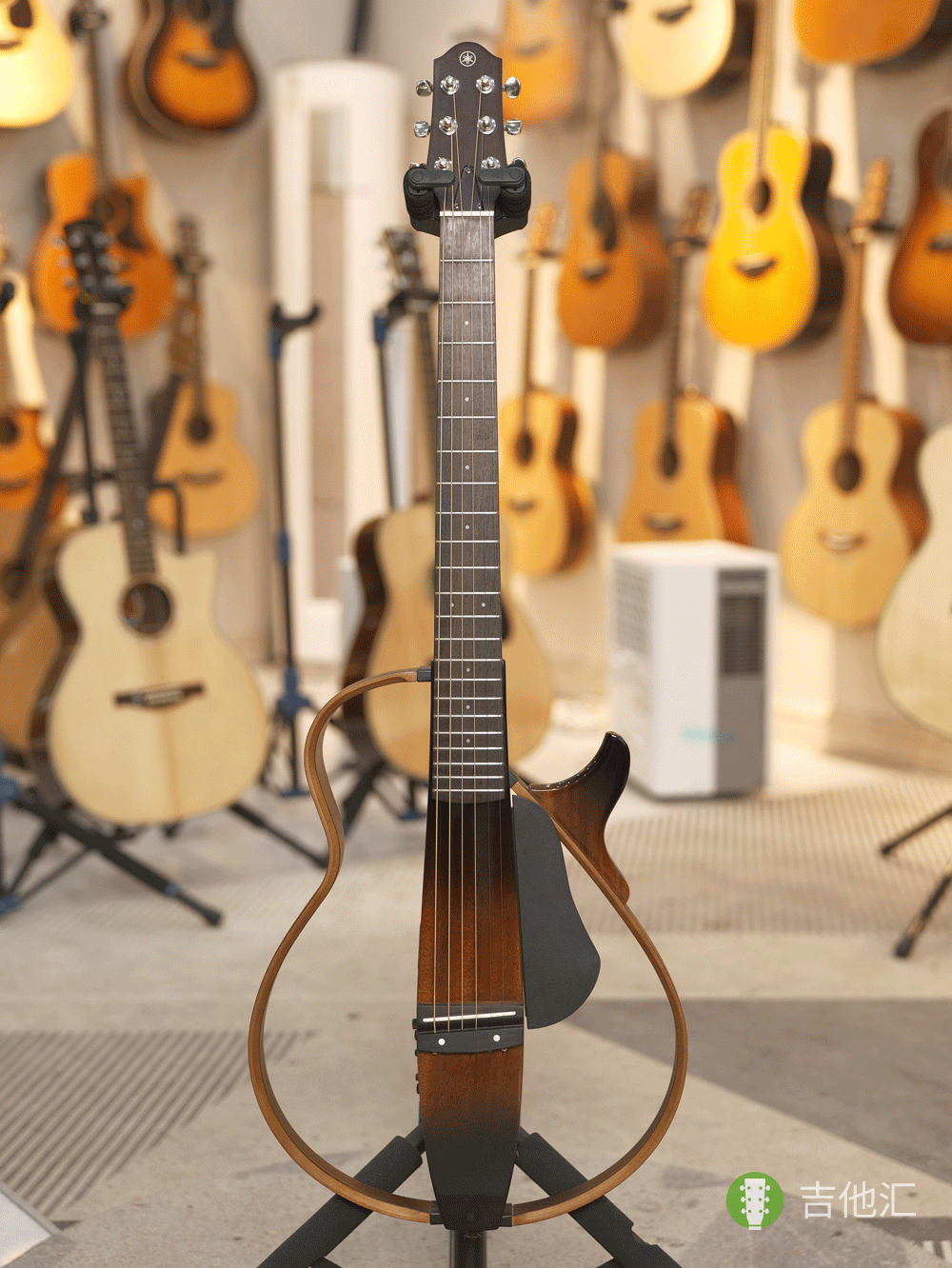 雅马哈SLG200S 正面实拍图