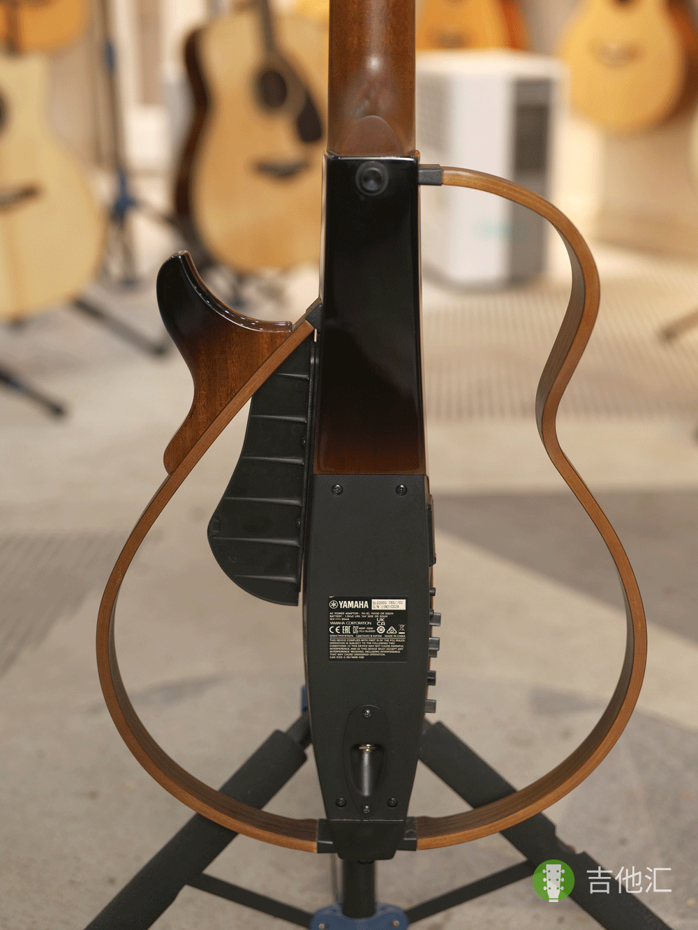 雅马哈SLG200S 琴颈接柄处实拍图