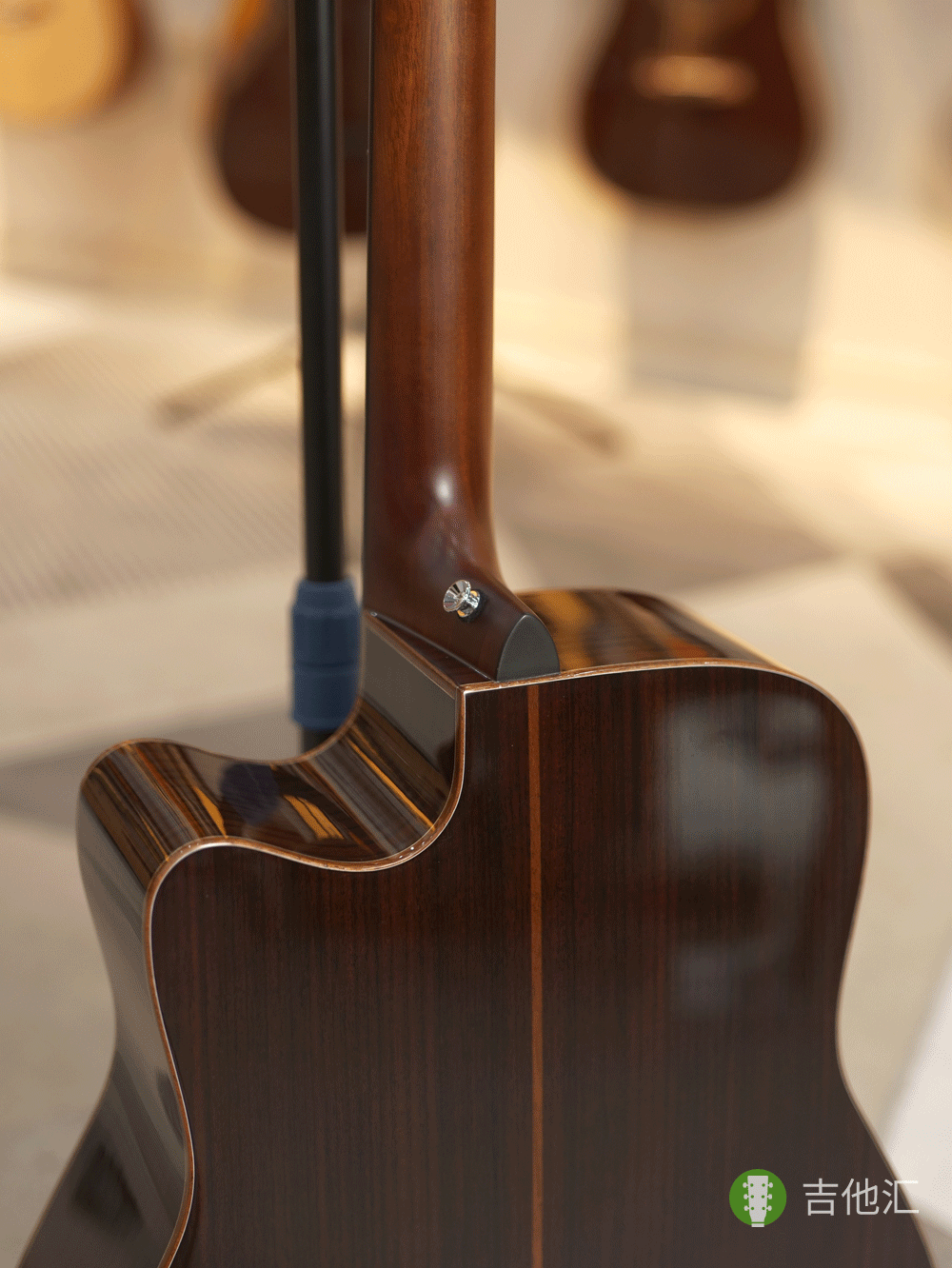 雅马哈A3R 琴颈接柄处实拍图