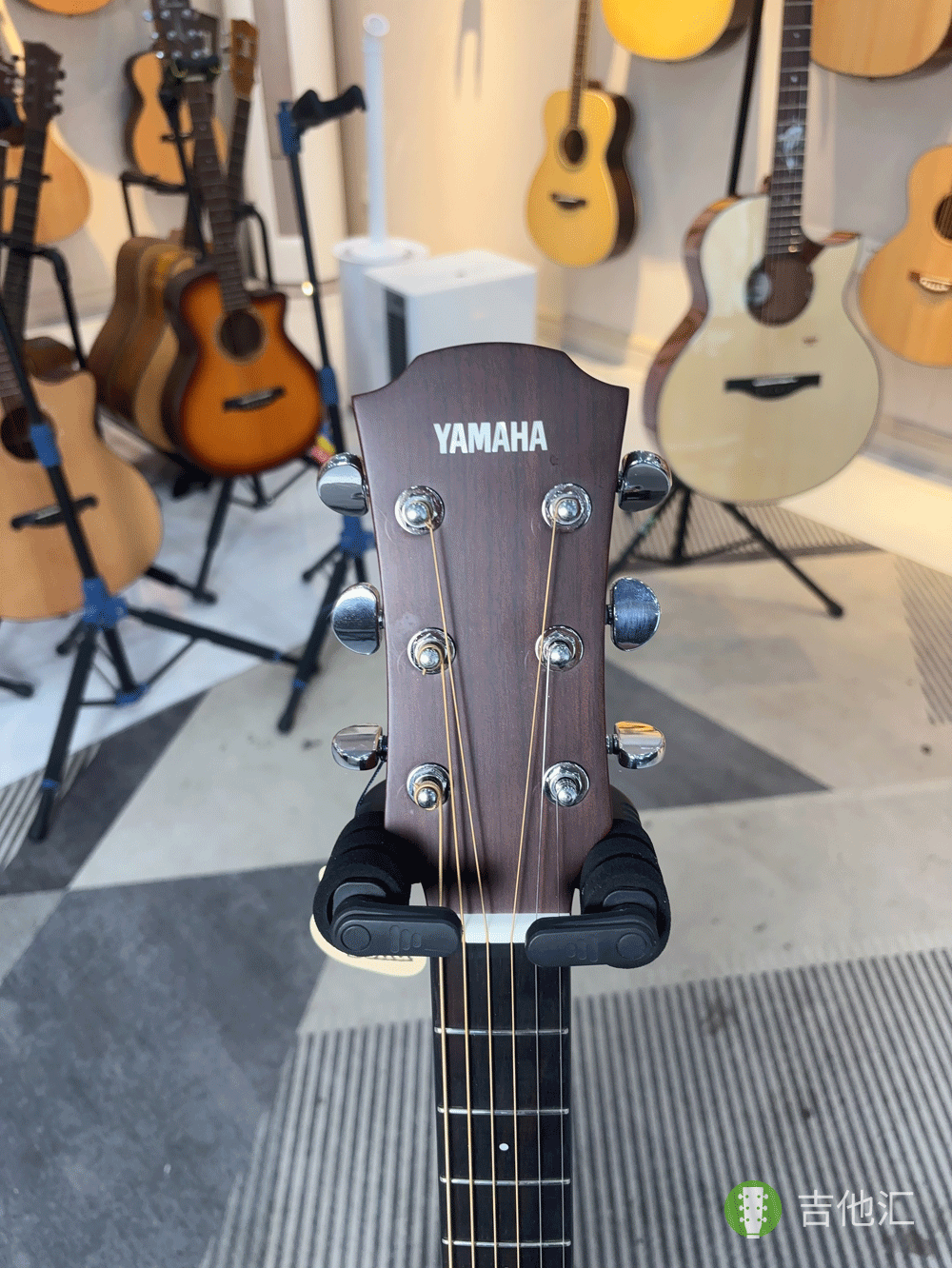 雅马哈A3R 琴头实拍图