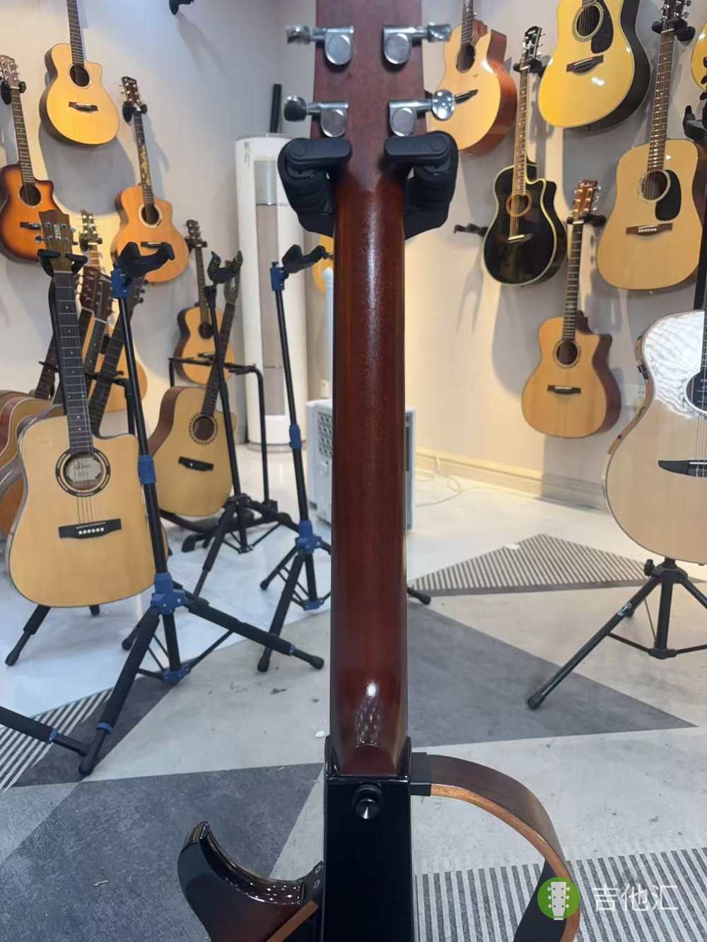 雅马哈SLG200S 琴颈实拍图