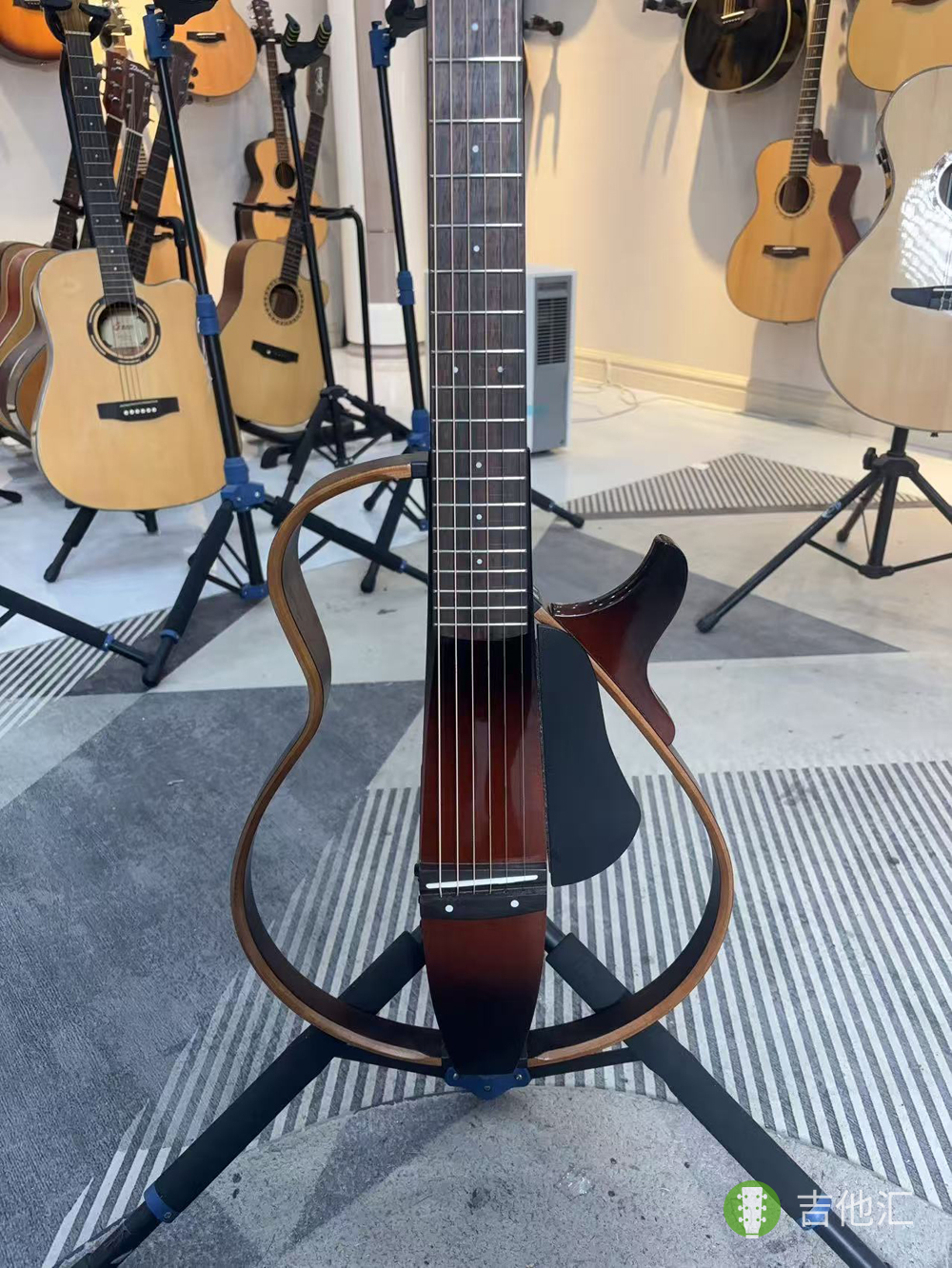 雅马哈SLG200S 面板实拍图